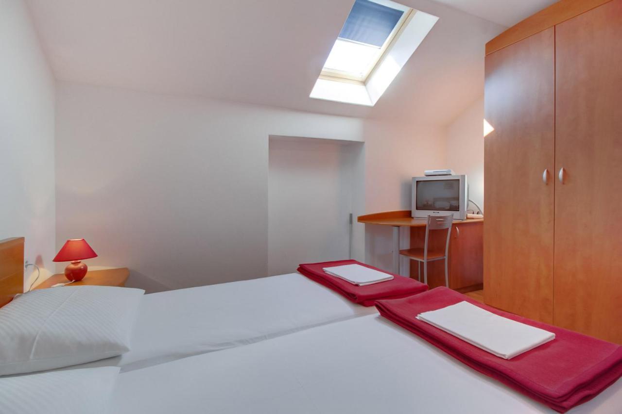 Apartments Rosa Mali Lošinj Eksteriør bilde
