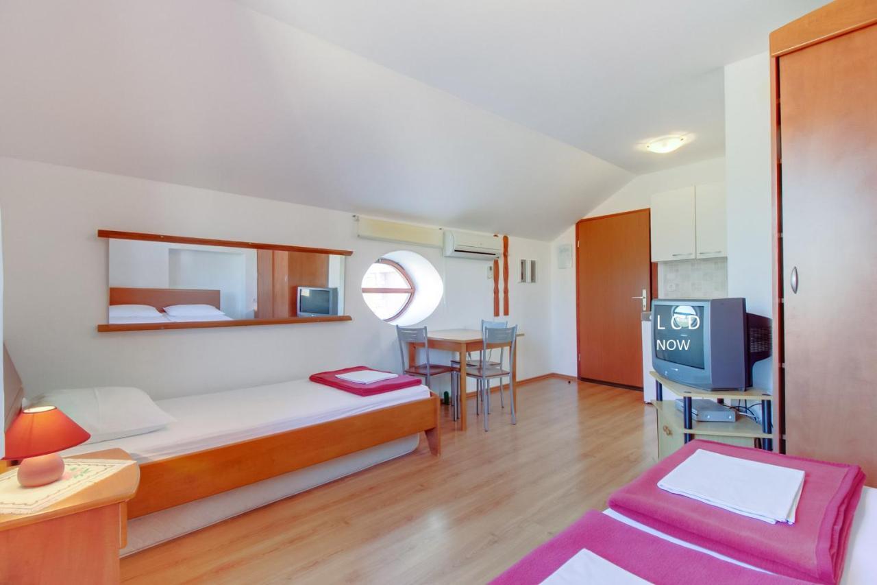 Apartments Rosa Mali Lošinj Eksteriør bilde